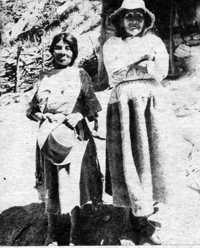Flerencia Cabritas & her dauther - dwarf (57996 bytes)